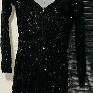 Windsor Black V-Neck Long Sleeve Bodycon Dress